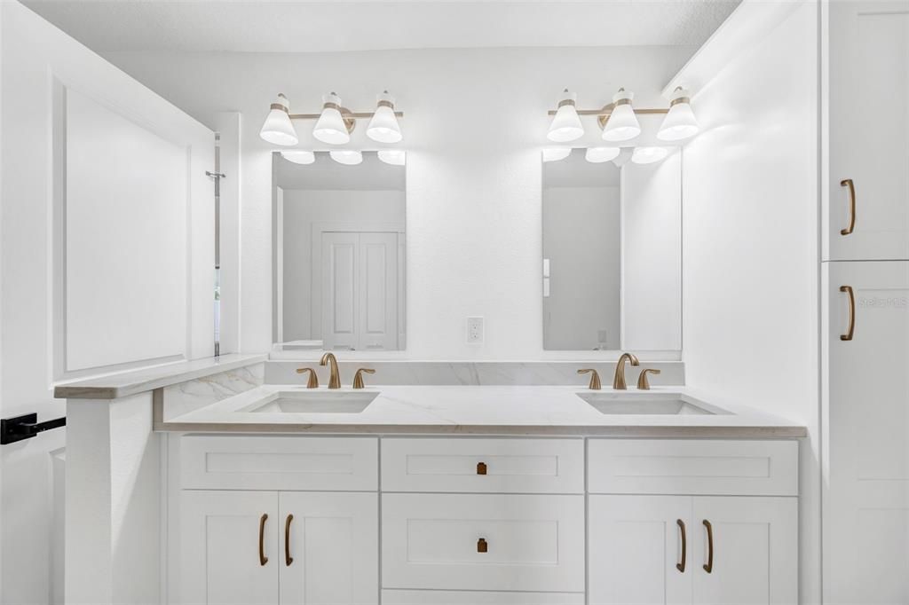 En Venta: $559,000 (5 camas, 2 baños, 2021 Pies cuadrados)