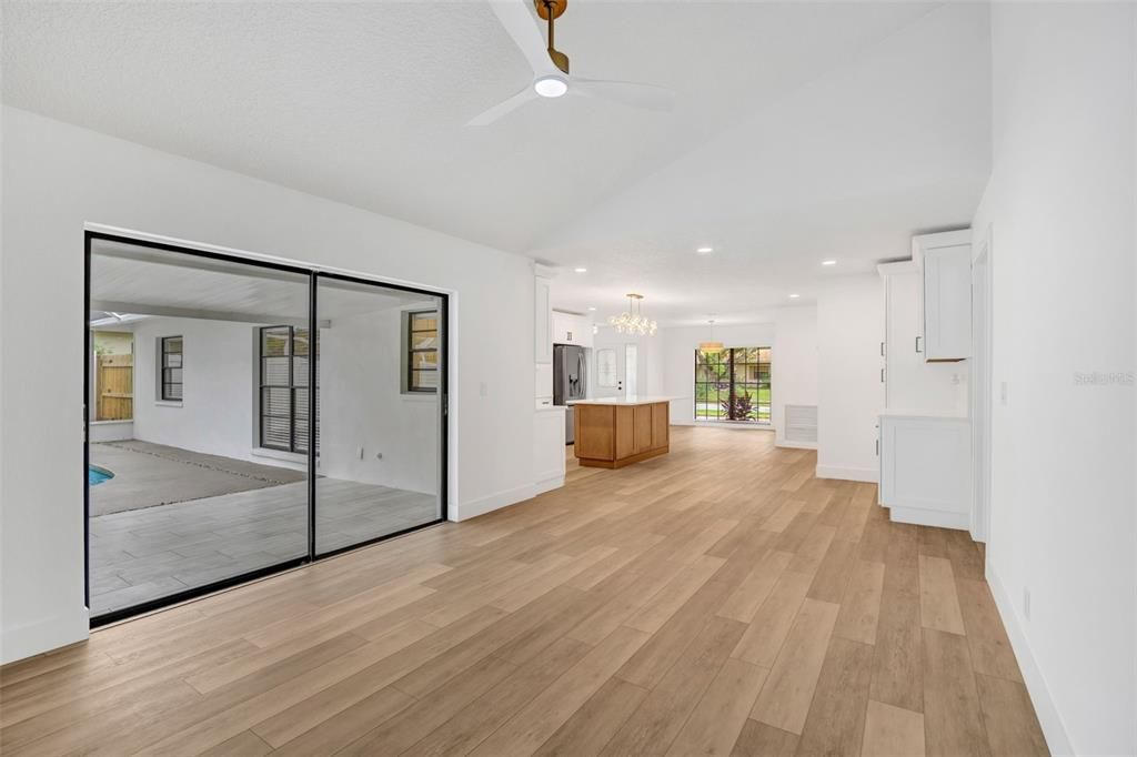 En Venta: $559,000 (5 camas, 2 baños, 2021 Pies cuadrados)
