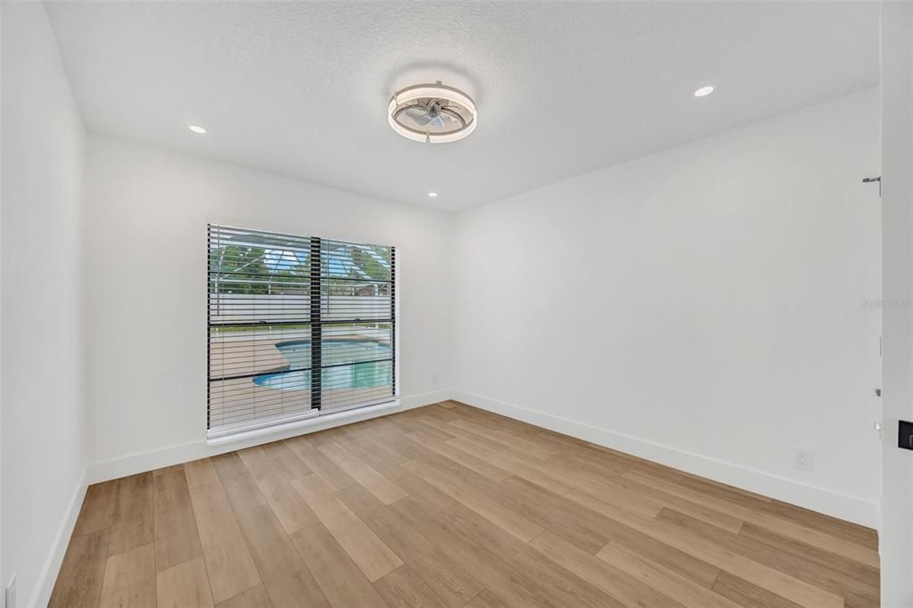 En Venta: $559,000 (5 camas, 2 baños, 2021 Pies cuadrados)