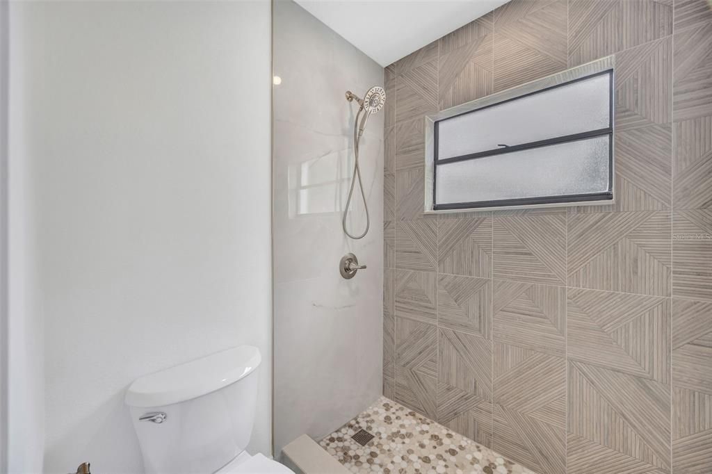 En Venta: $559,000 (5 camas, 2 baños, 2021 Pies cuadrados)
