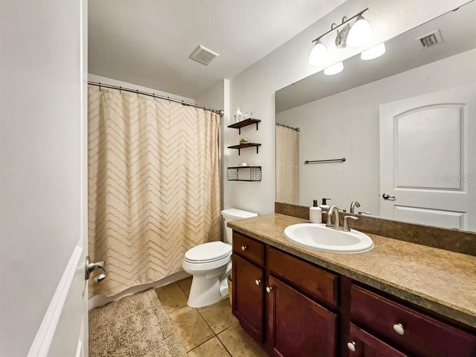 En Renta: $2,425 (3 camas, 2 baños, 1948 Pies cuadrados)