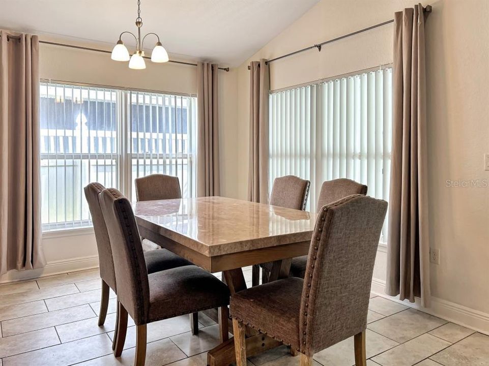 En Renta: $2,425 (3 camas, 2 baños, 1948 Pies cuadrados)
