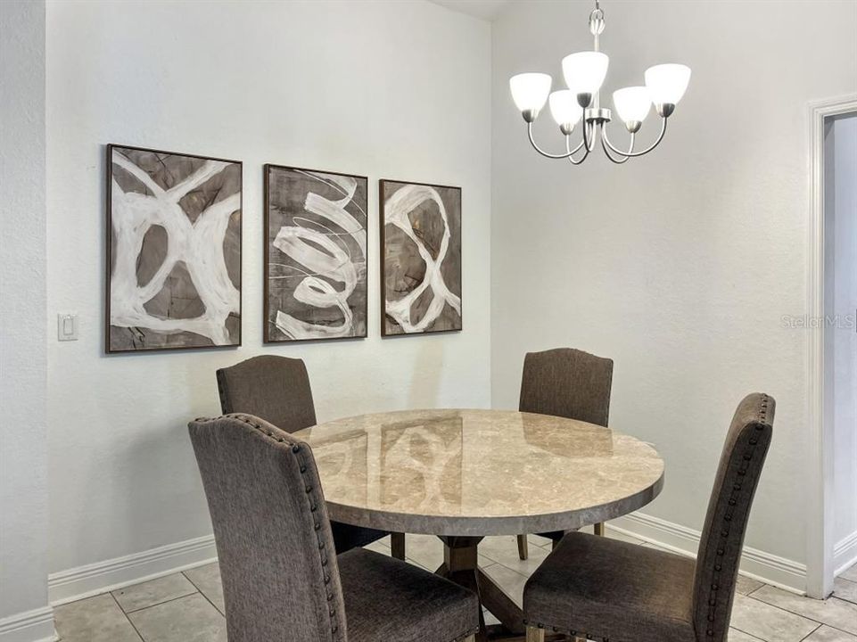 En Renta: $2,425 (3 camas, 2 baños, 1948 Pies cuadrados)