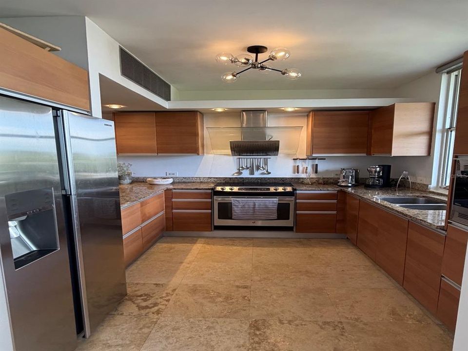 For Sale: $549,000 (3 beds, 2 baths, 1670 Square Feet)