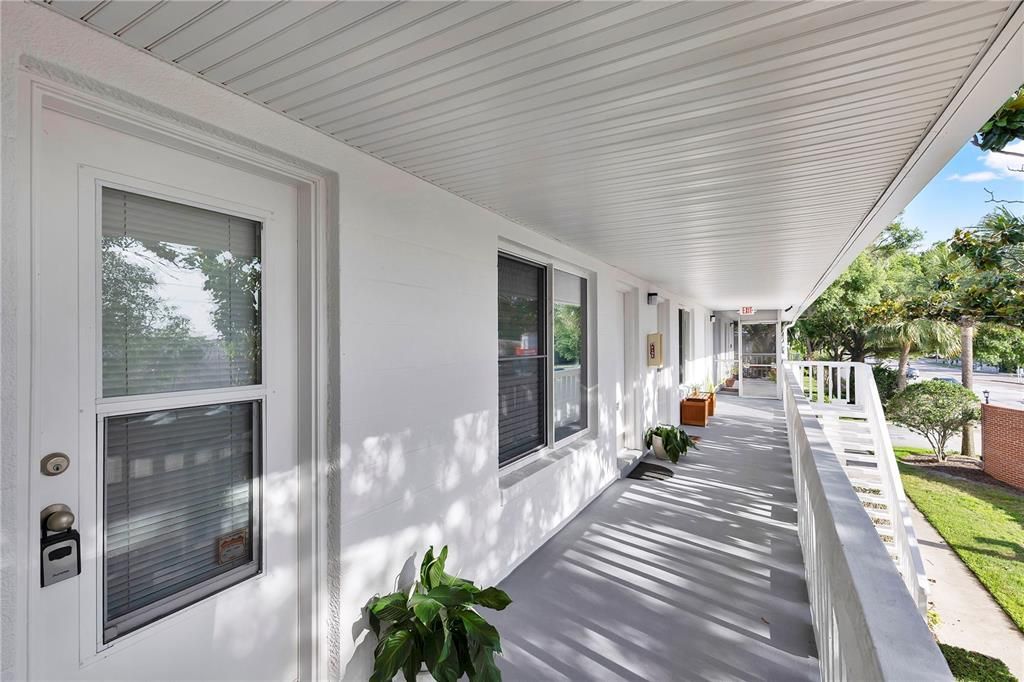 For Sale: $325,000 (2 beds, 1 baths, 816 Square Feet)