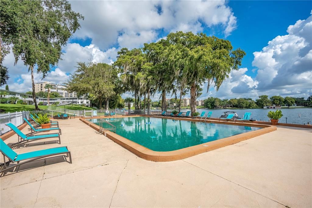 For Sale: $325,000 (2 beds, 1 baths, 816 Square Feet)