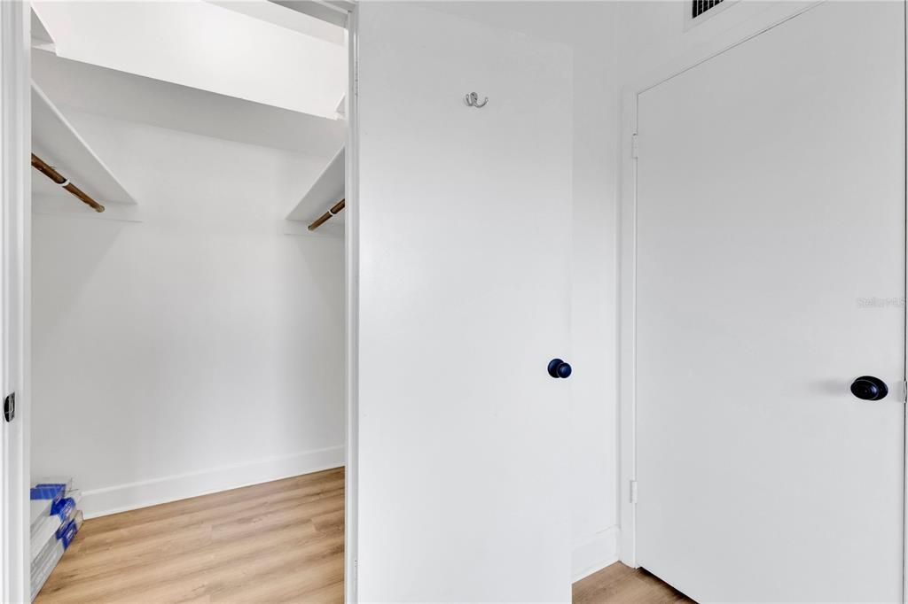 For Sale: $325,000 (2 beds, 1 baths, 816 Square Feet)