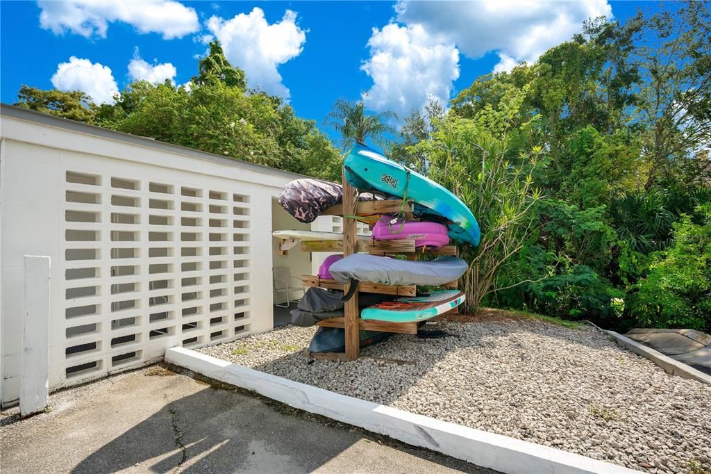 For Sale: $325,000 (2 beds, 1 baths, 816 Square Feet)