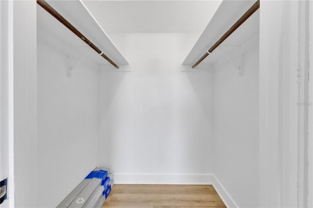 For Sale: $325,000 (2 beds, 1 baths, 816 Square Feet)