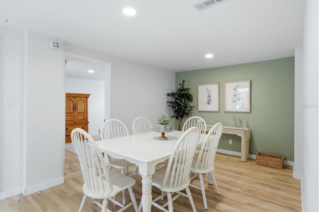 For Sale: $264,900 (3 beds, 2 baths, 1402 Square Feet)