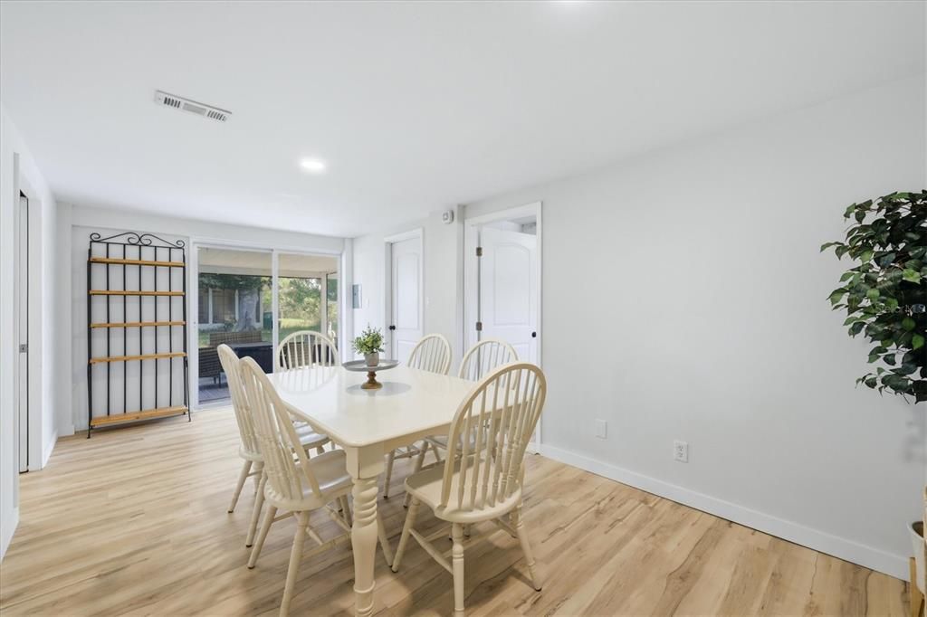For Sale: $264,900 (3 beds, 2 baths, 1402 Square Feet)