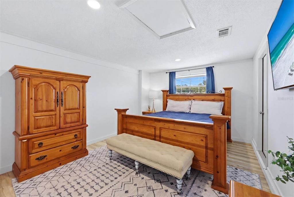 For Sale: $264,900 (3 beds, 2 baths, 1402 Square Feet)