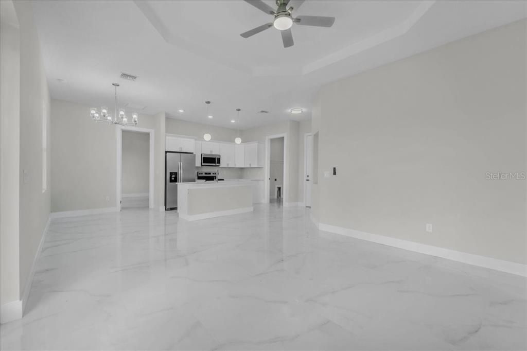 En Venta: $310,000 (4 camas, 2 baños, 1502 Pies cuadrados)
