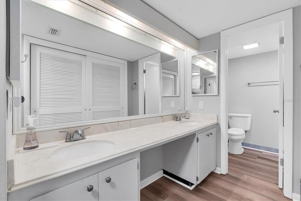 Active With Contract: $395,000 (2 beds, 2 baths, 1308 Square Feet)