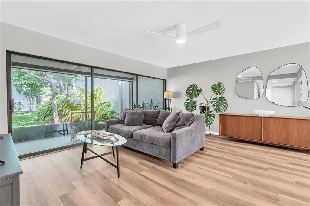 Active With Contract: $395,000 (2 beds, 2 baths, 1308 Square Feet)