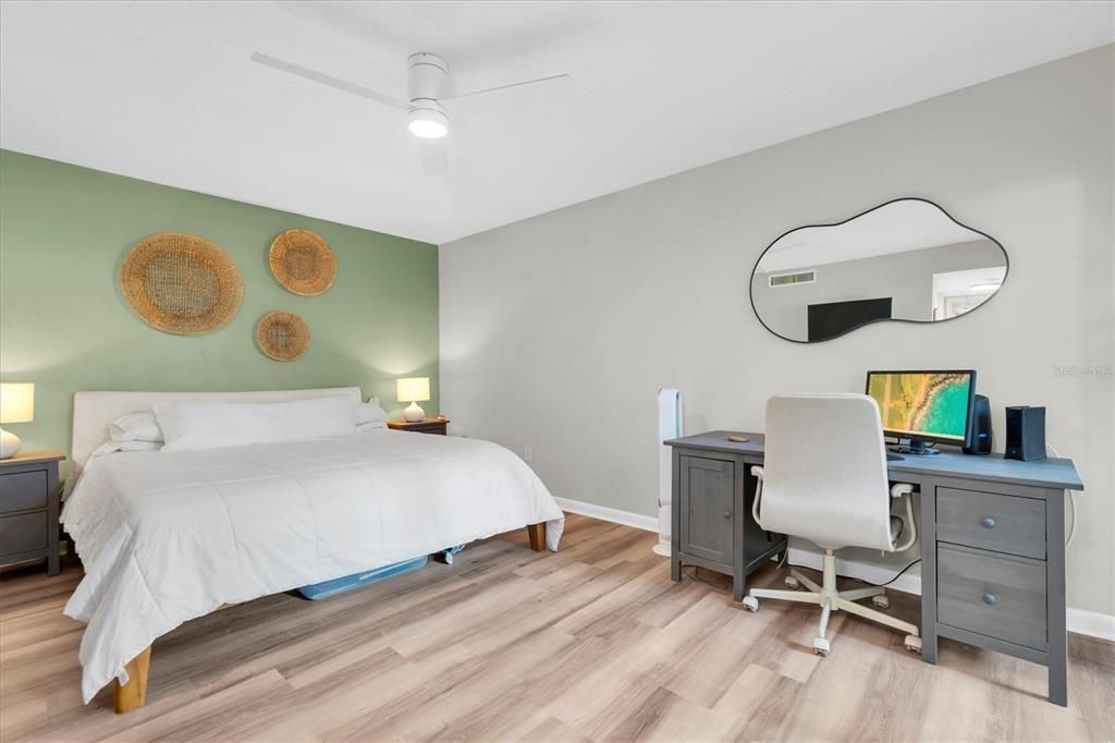 Active With Contract: $395,000 (2 beds, 2 baths, 1308 Square Feet)