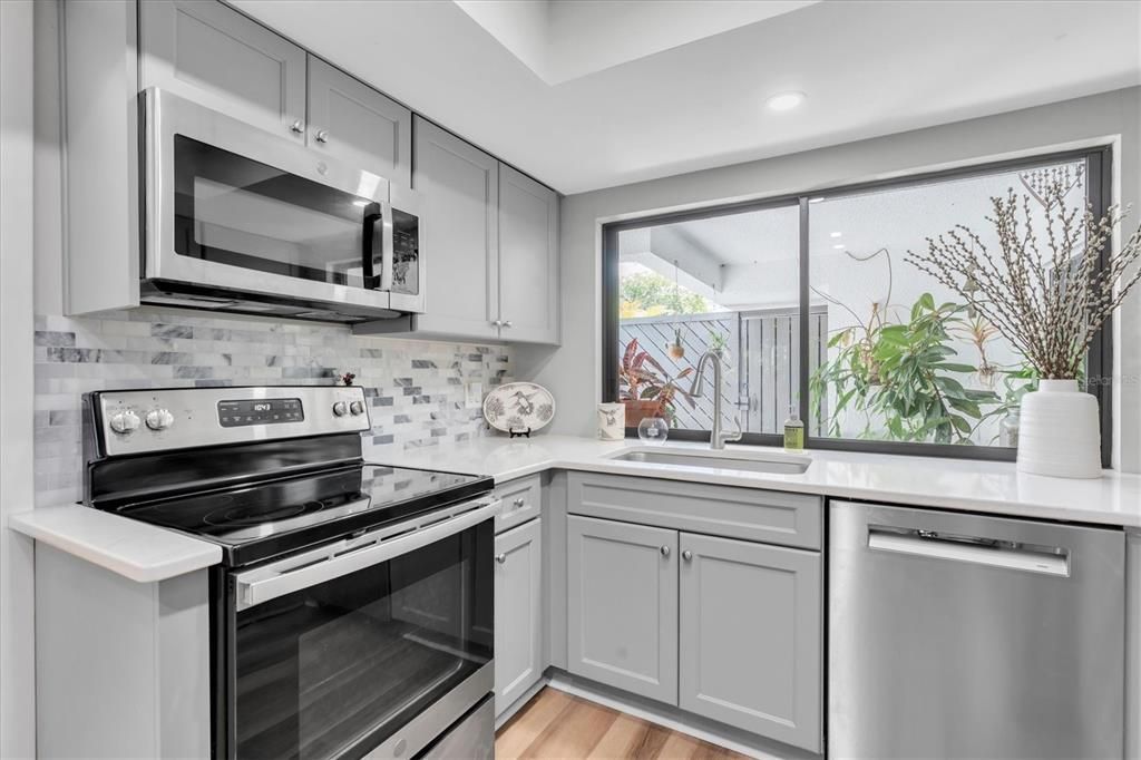 Active With Contract: $395,000 (2 beds, 2 baths, 1308 Square Feet)