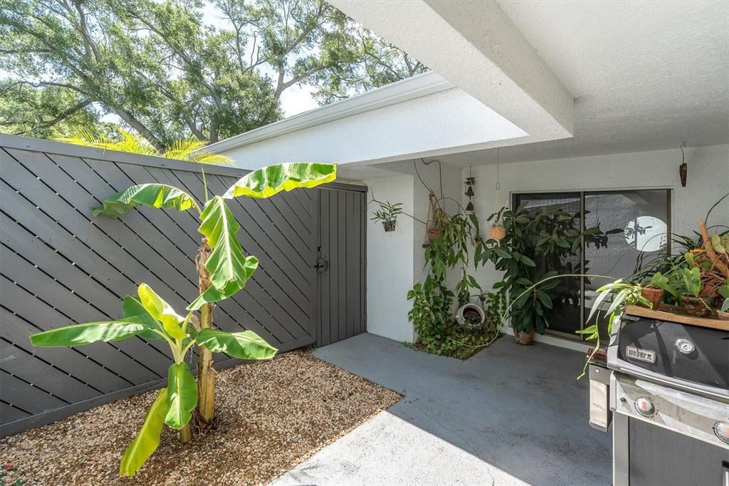 Active With Contract: $395,000 (2 beds, 2 baths, 1308 Square Feet)