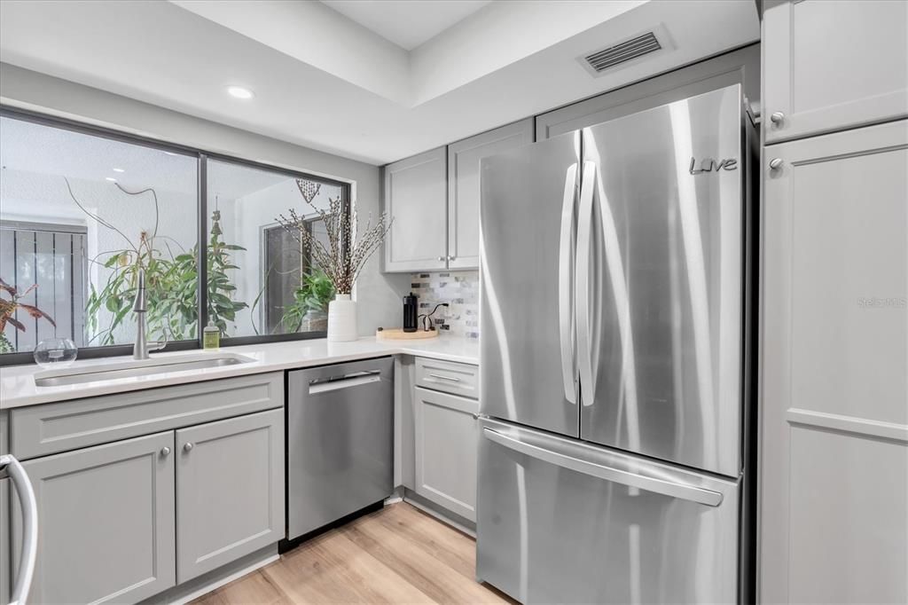 Active With Contract: $395,000 (2 beds, 2 baths, 1308 Square Feet)