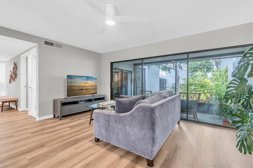 Active With Contract: $395,000 (2 beds, 2 baths, 1308 Square Feet)