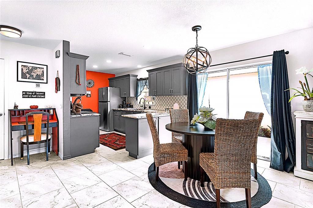 For Sale: $395,000 (2 beds, 2 baths, 1156 Square Feet)
