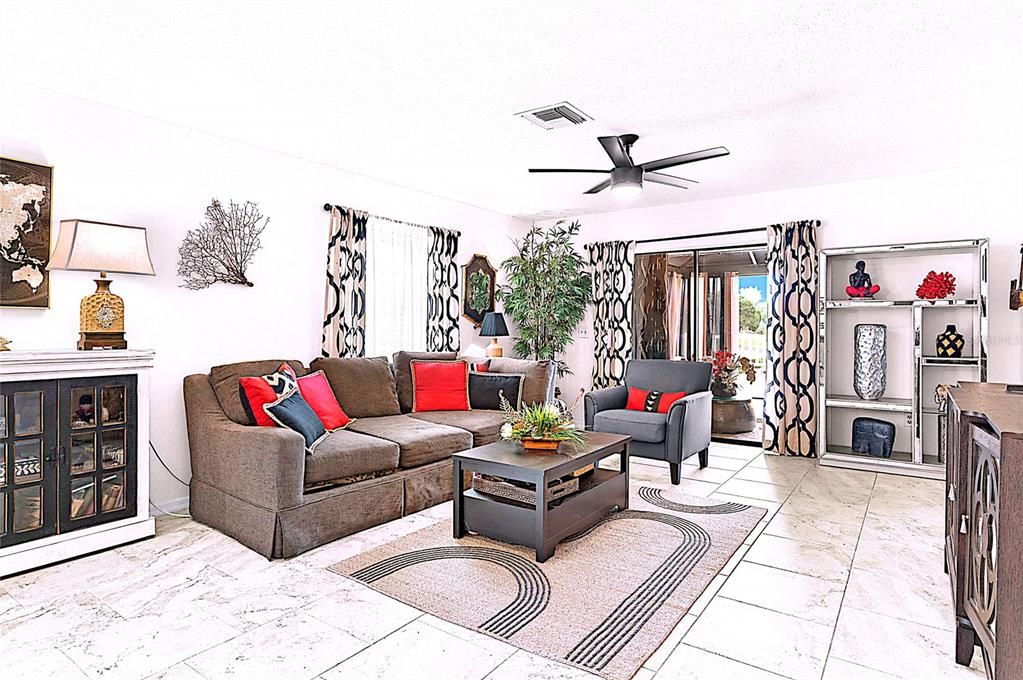 For Sale: $395,000 (2 beds, 2 baths, 1156 Square Feet)