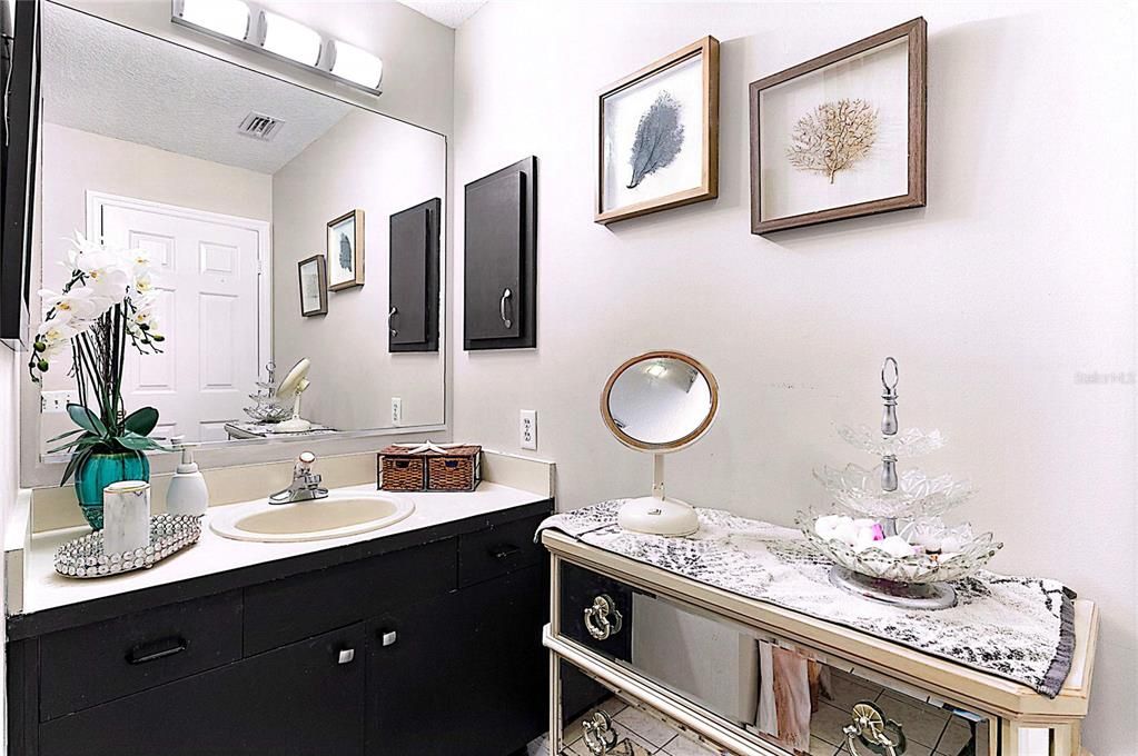 For Sale: $395,000 (2 beds, 2 baths, 1156 Square Feet)