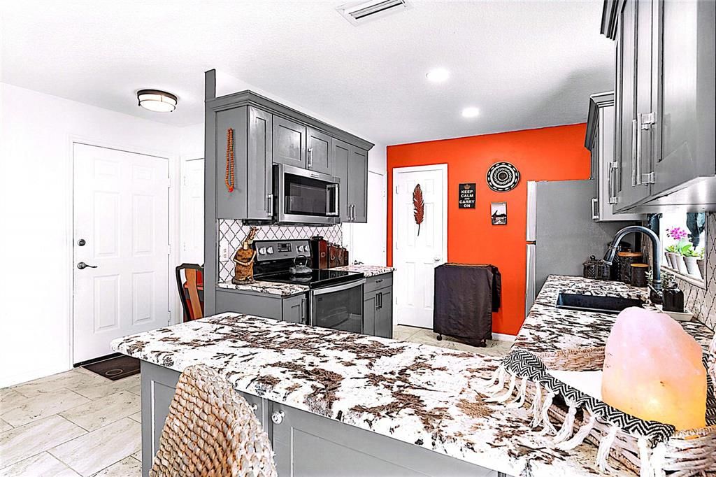 For Sale: $395,000 (2 beds, 2 baths, 1156 Square Feet)