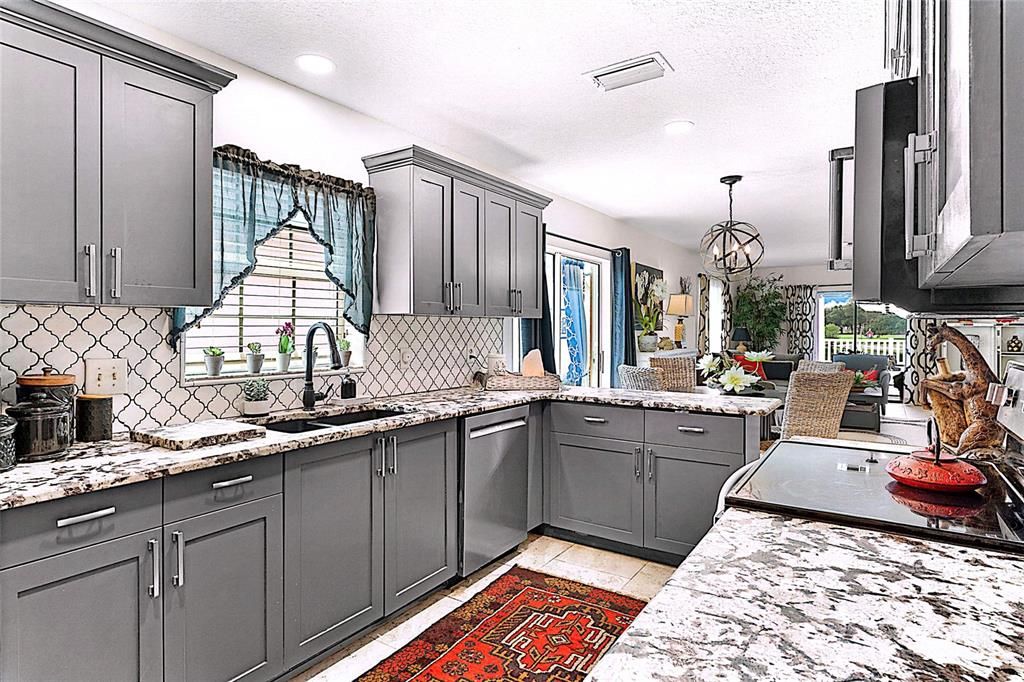 For Sale: $395,000 (2 beds, 2 baths, 1156 Square Feet)