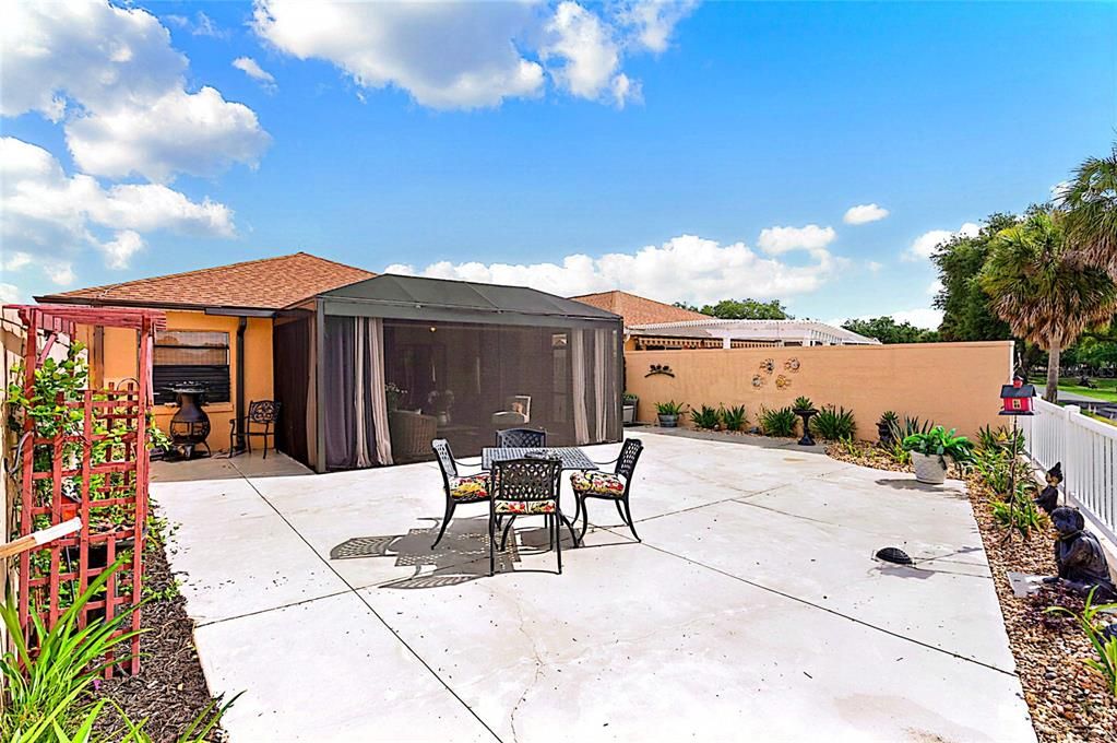 For Sale: $395,000 (2 beds, 2 baths, 1156 Square Feet)