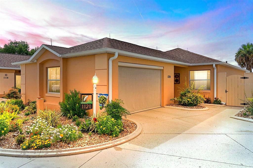 For Sale: $395,000 (2 beds, 2 baths, 1156 Square Feet)