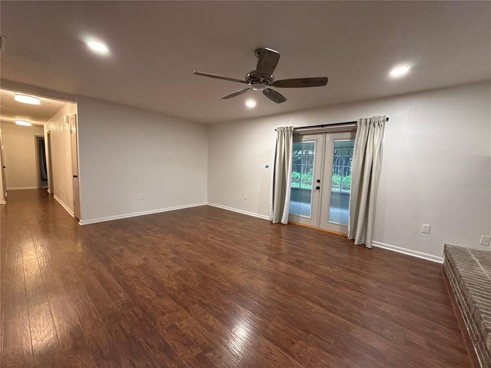For Rent: $2,100 (3 beds, 2 baths, 1573 Square Feet)