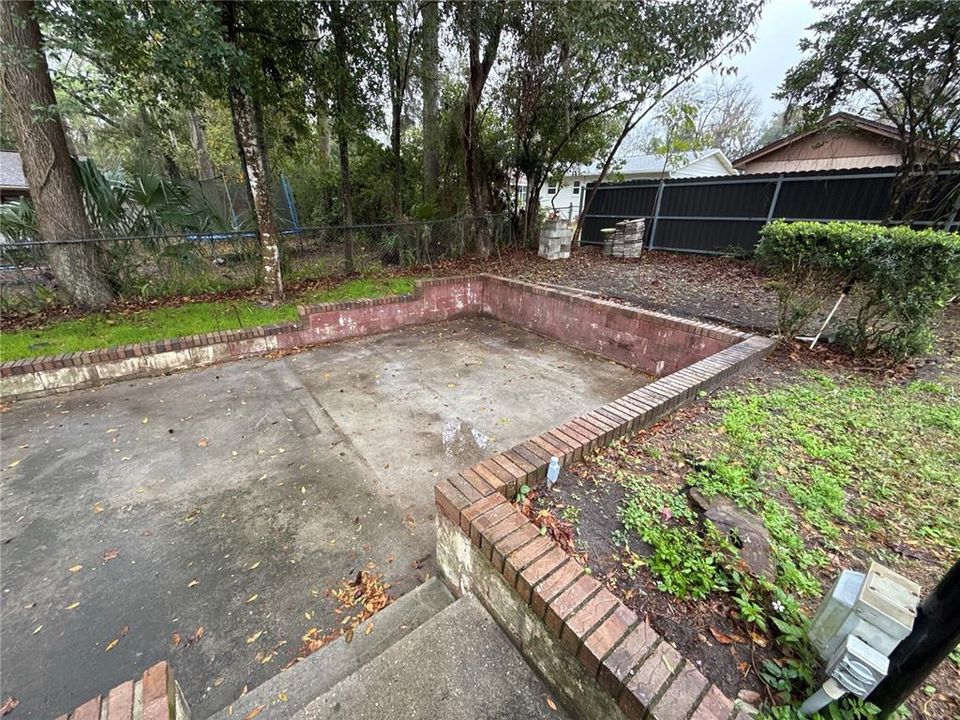 For Rent: $2,100 (3 beds, 2 baths, 1573 Square Feet)