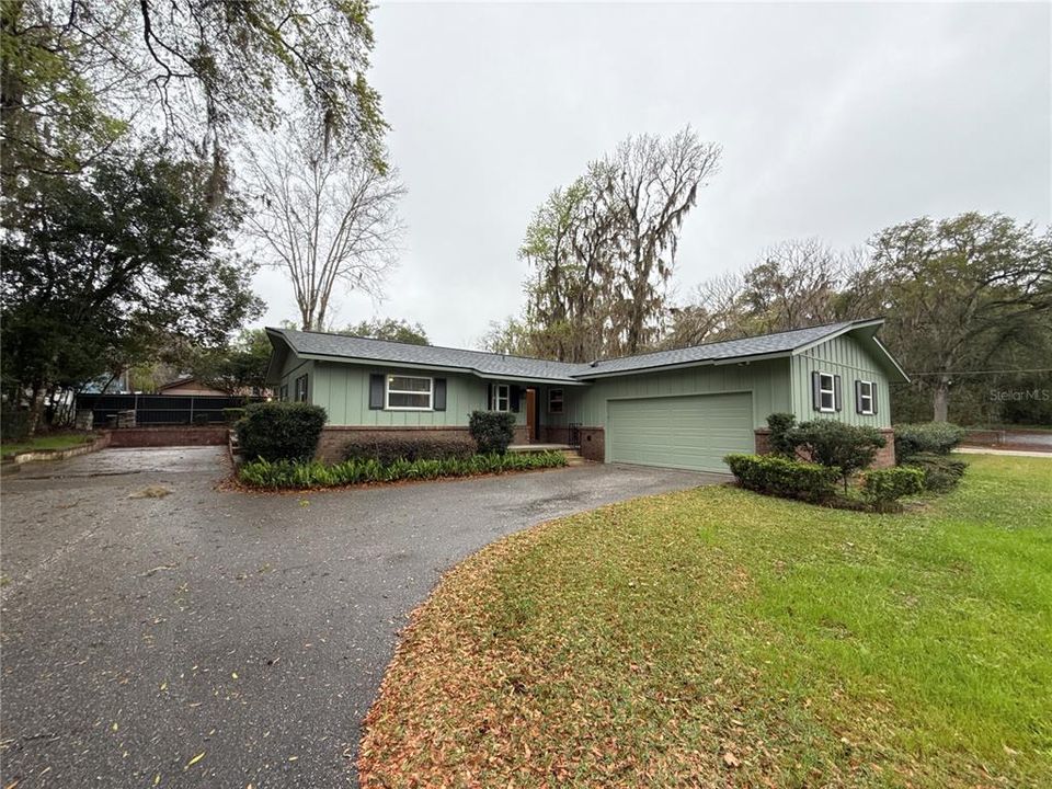 For Rent: $2,100 (3 beds, 2 baths, 1573 Square Feet)