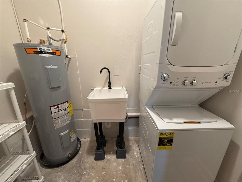 For Rent: $2,100 (3 beds, 2 baths, 1573 Square Feet)