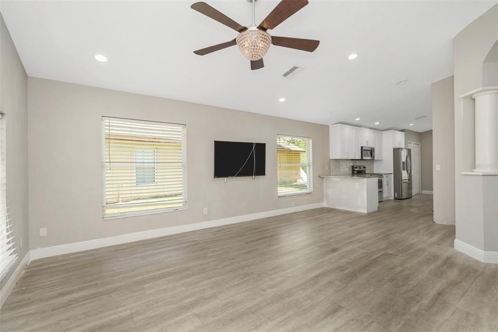 For Sale: $585,000 (4 beds, 2 baths, 1880 Square Feet)