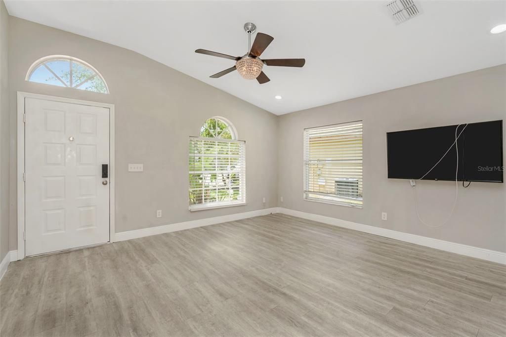 For Sale: $585,000 (4 beds, 2 baths, 1880 Square Feet)
