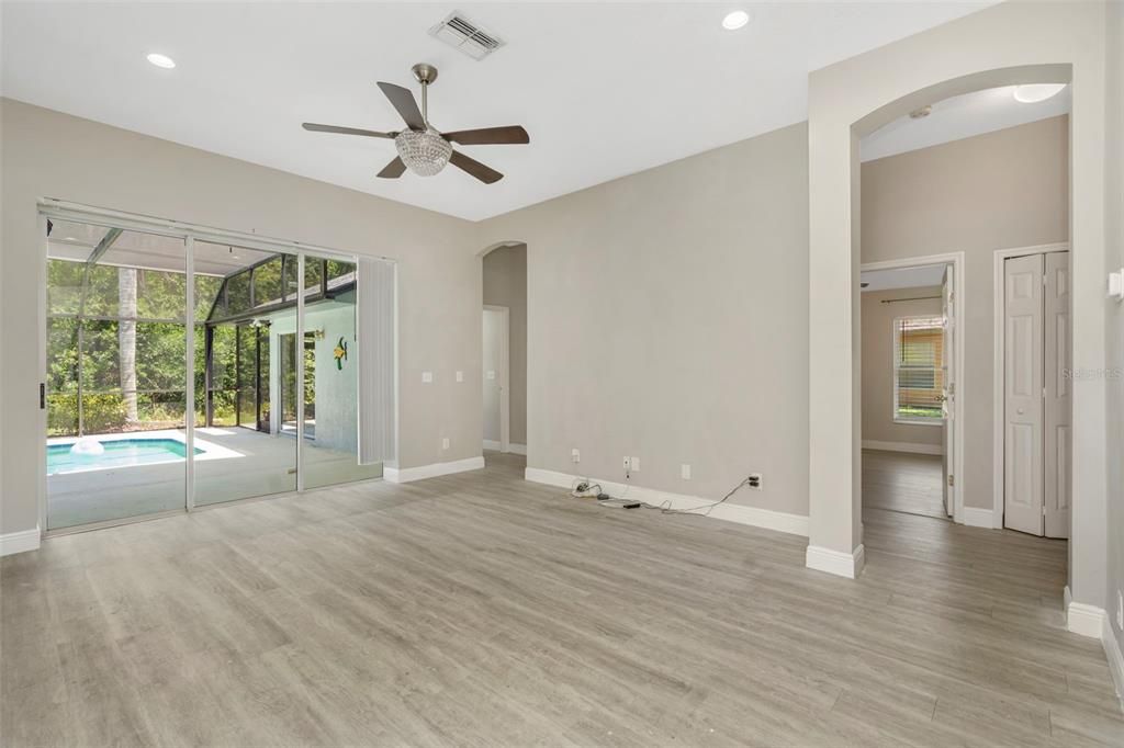 For Sale: $585,000 (4 beds, 2 baths, 1880 Square Feet)