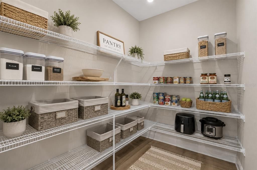 В аренду: $4,700 (6 спален, 4 ванн, 3357 Квадратных фут)