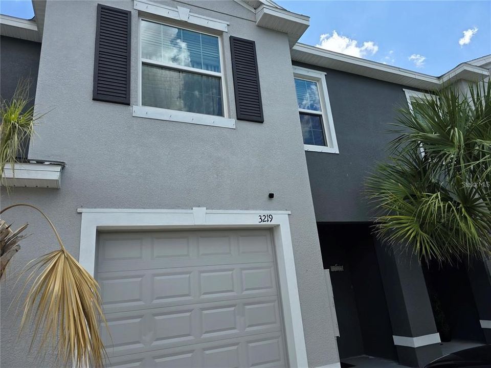 For Rent: $2,195 (3 beds, 2 baths, 1707 Square Feet)