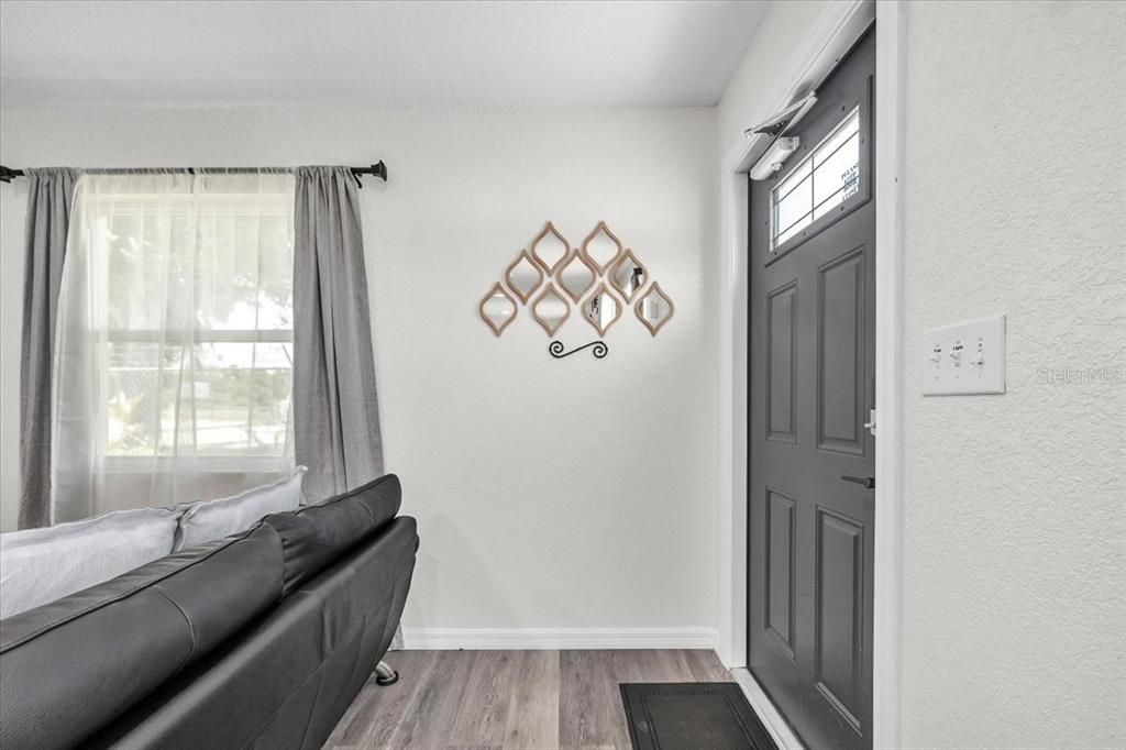 For Sale: $229,000 (3 beds, 1 baths, 975 Square Feet)