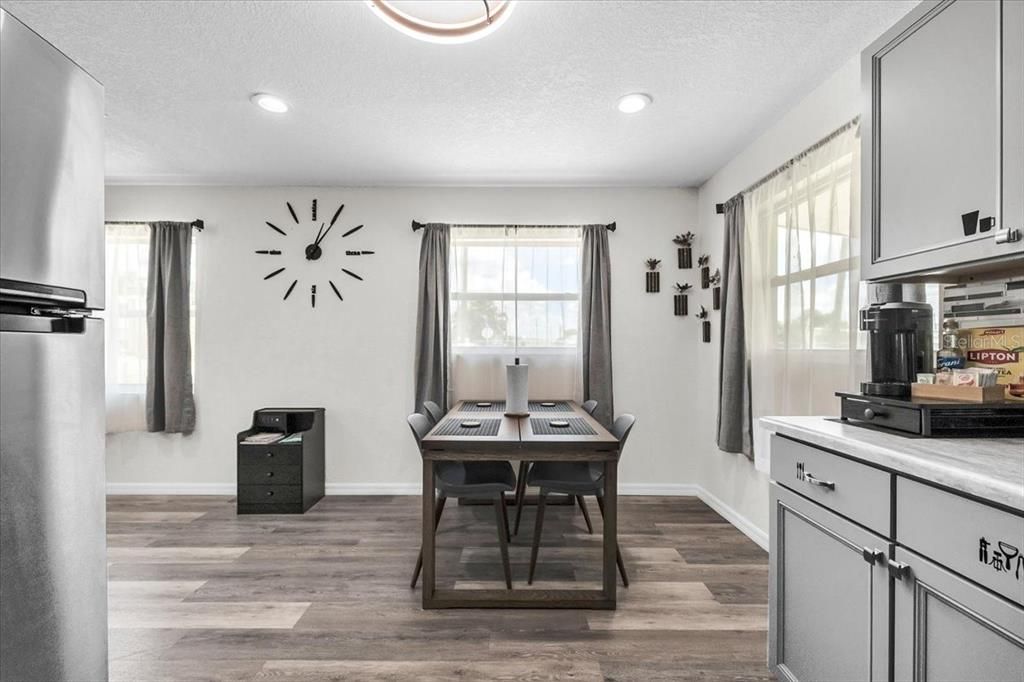 For Sale: $229,000 (3 beds, 1 baths, 975 Square Feet)