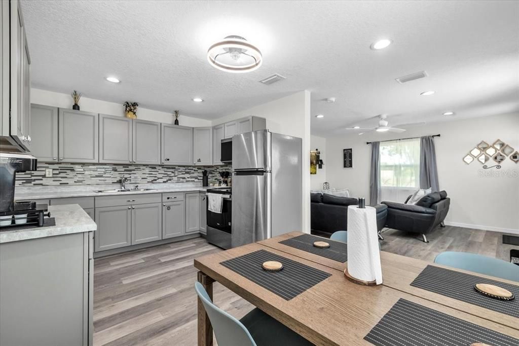For Sale: $229,000 (3 beds, 1 baths, 975 Square Feet)