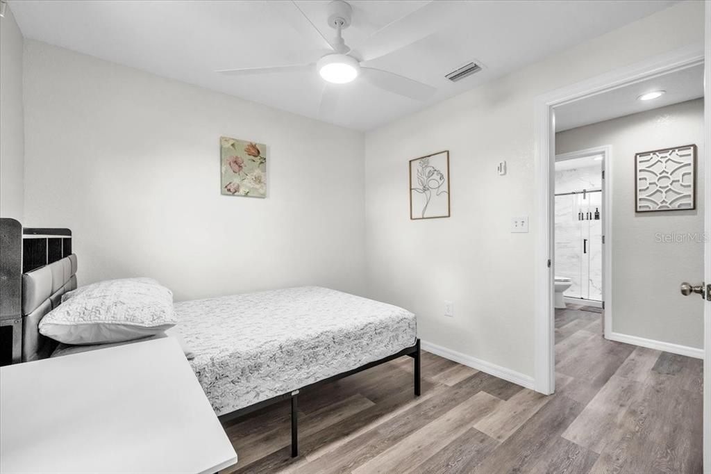 For Sale: $229,000 (3 beds, 1 baths, 975 Square Feet)