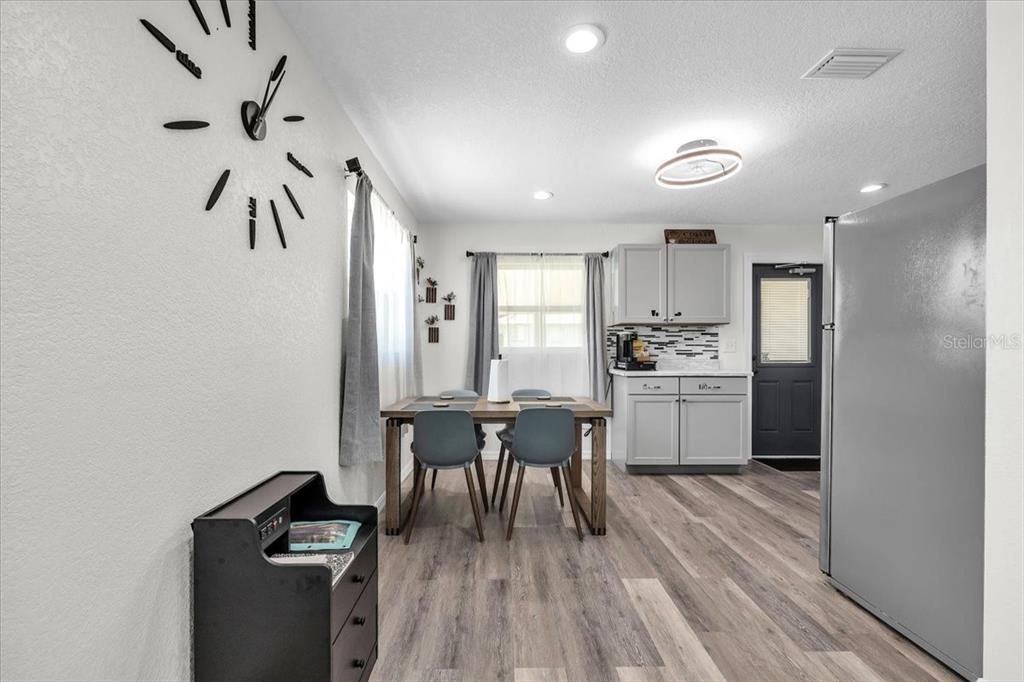 For Sale: $229,000 (3 beds, 1 baths, 975 Square Feet)