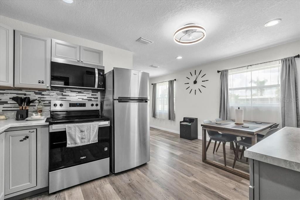 For Sale: $229,000 (3 beds, 1 baths, 975 Square Feet)