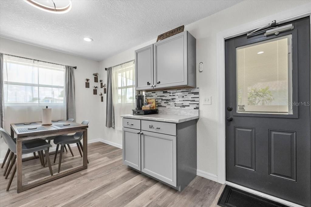For Sale: $229,000 (3 beds, 1 baths, 975 Square Feet)