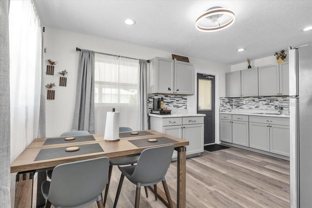 For Sale: $229,000 (3 beds, 1 baths, 975 Square Feet)