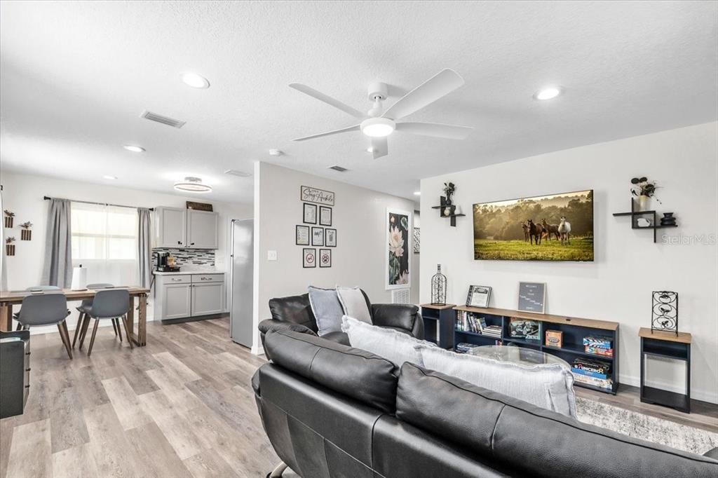 For Sale: $229,000 (3 beds, 1 baths, 975 Square Feet)
