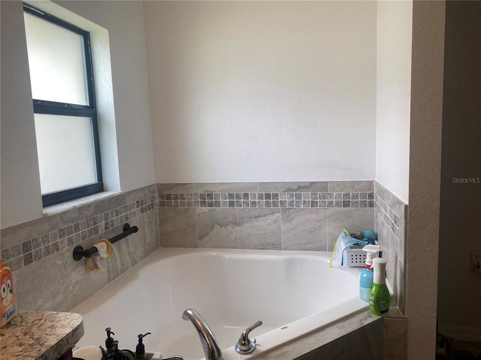 For Sale: $309,000 (3 beds, 2 baths, 1380 Square Feet)